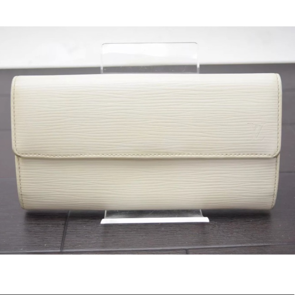 *SOLD ON Ⓜ️* Louis Vuitton Sarah Long Wallet EPI